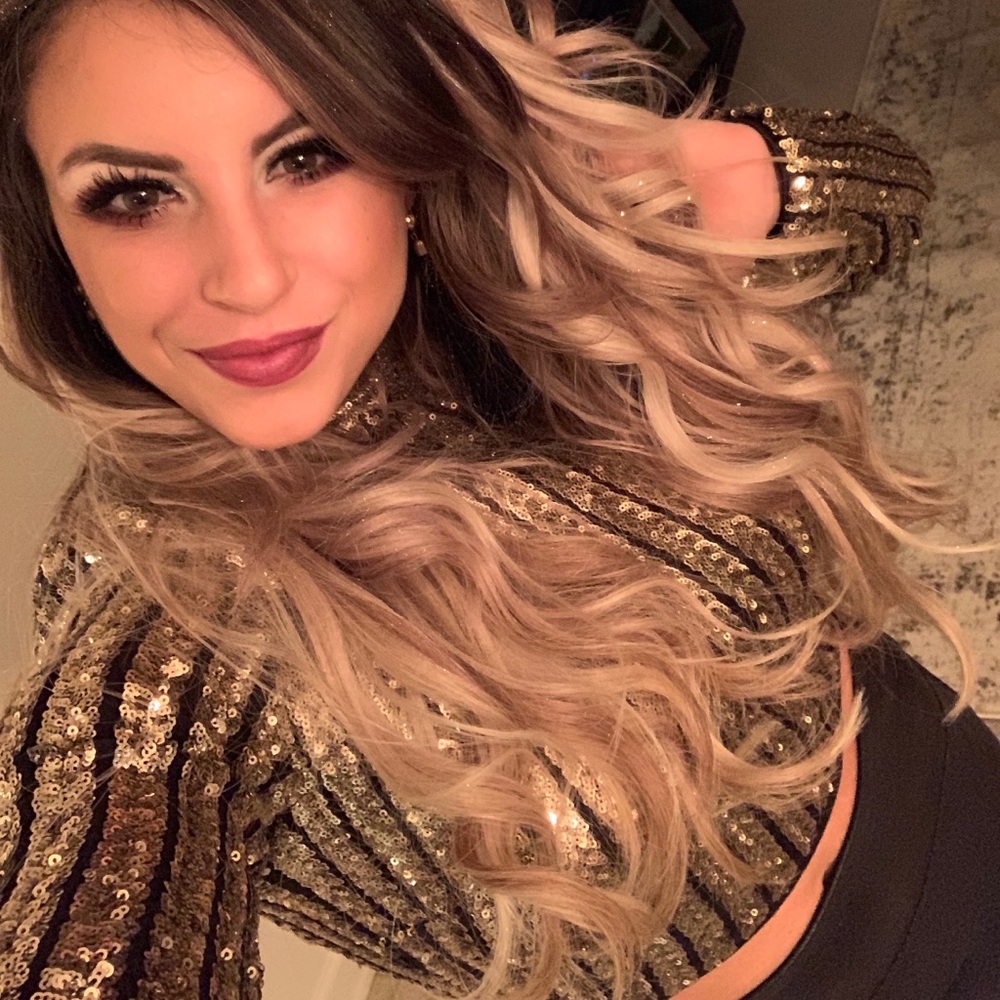 gold sequin crop top - Picture 2 of 3
